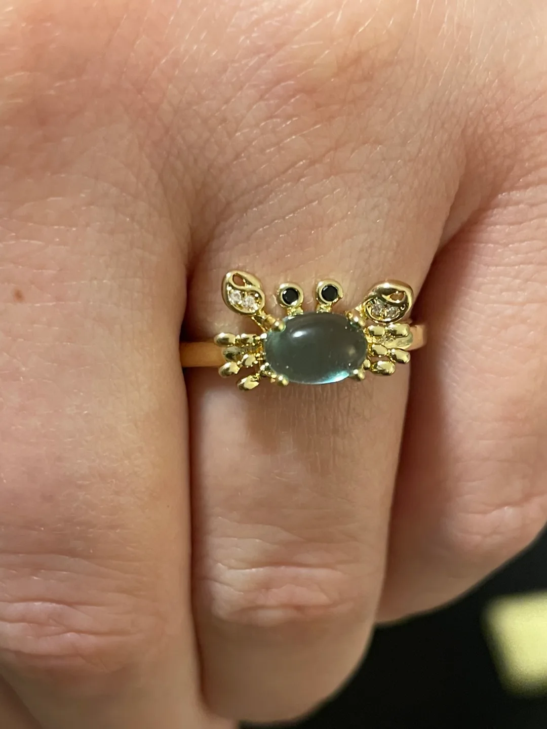 Adorable Crab Ring with Green Gemstone image indicator(3)