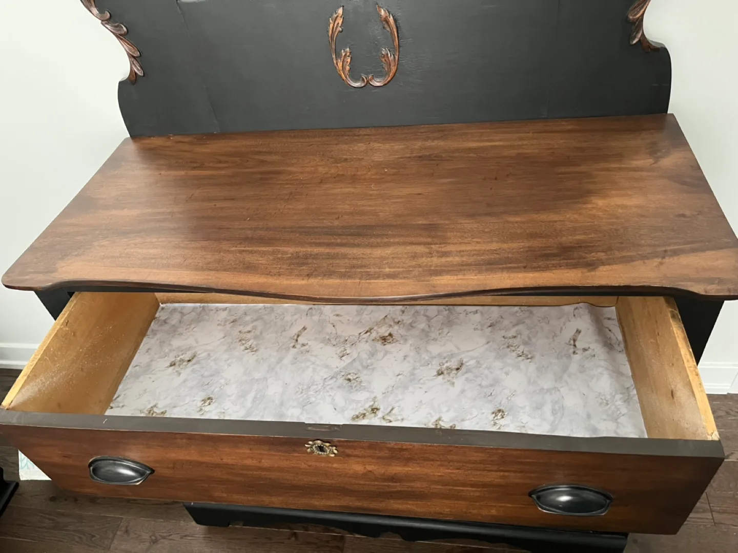 Antique Dresser with Mirror image indicator(6)