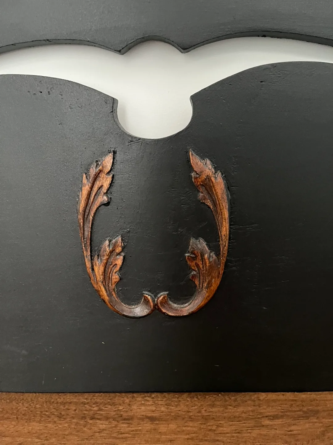 Antique Dresser with Mirror image indicator(4)