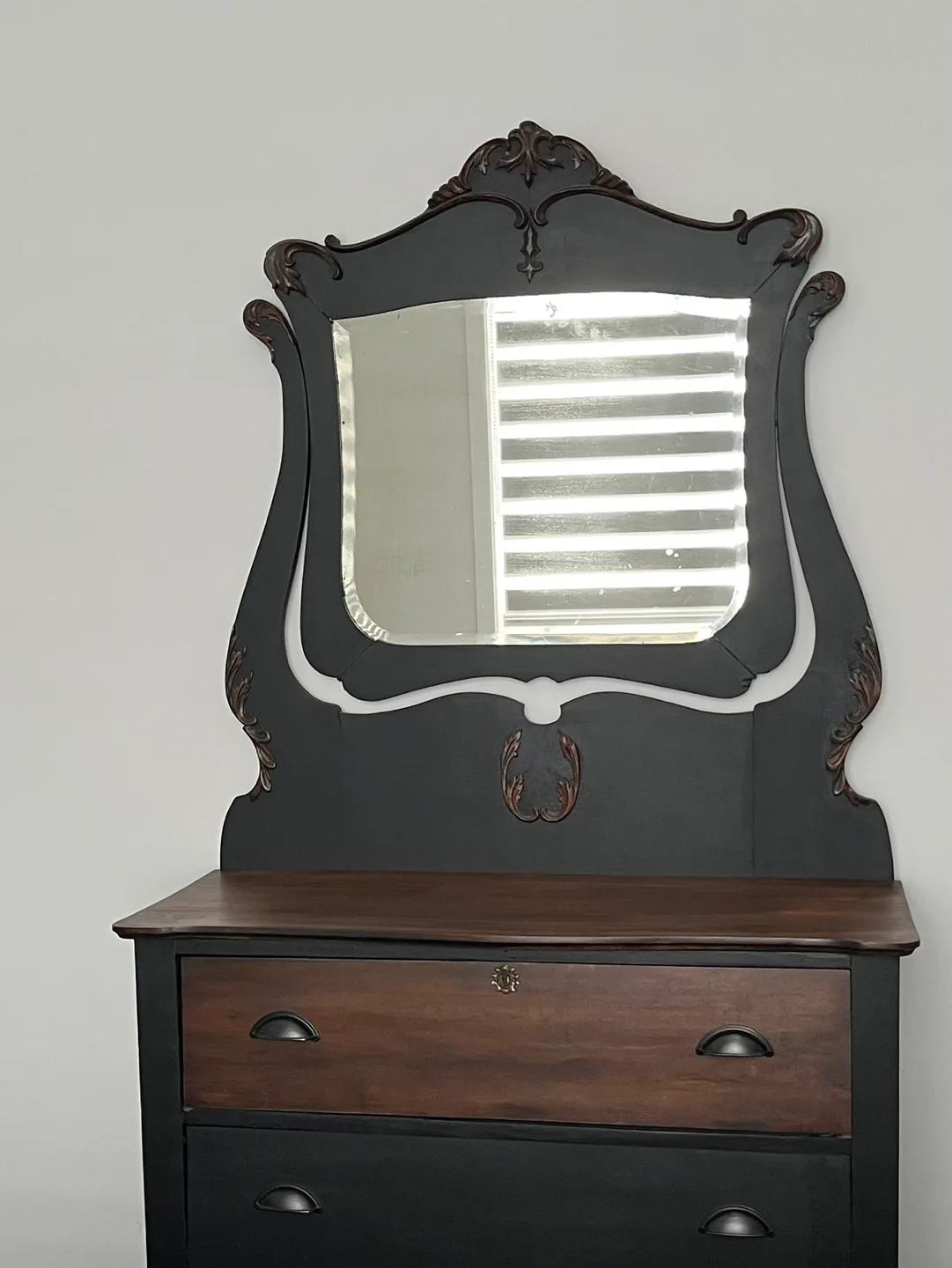 Antique Dresser with Mirror image indicator(2)