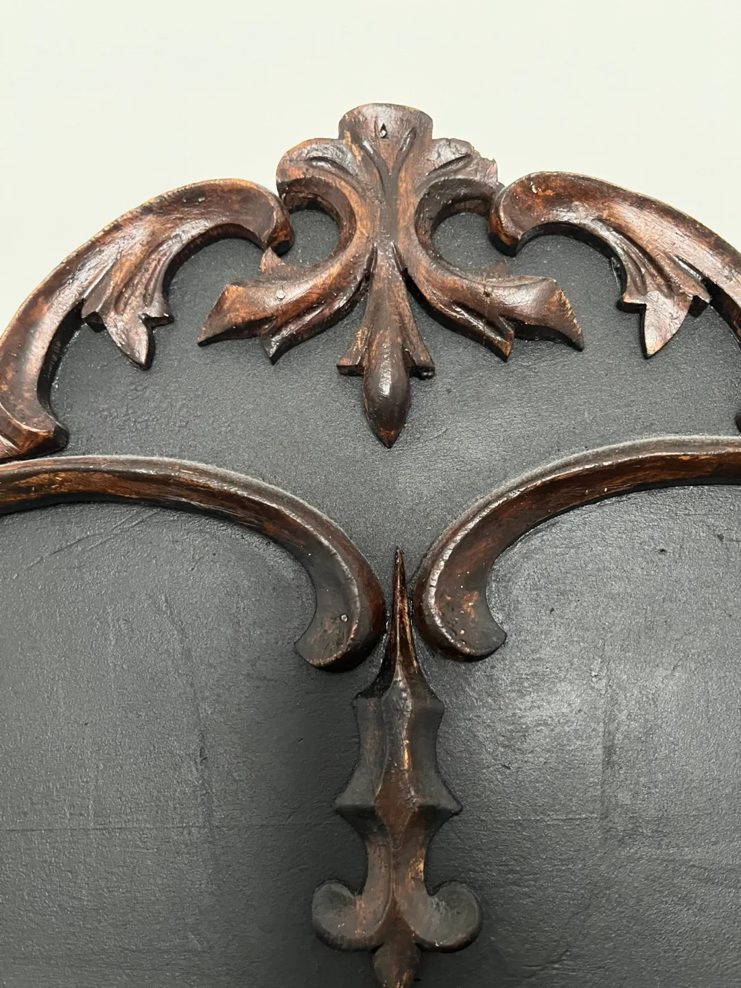 Antique Dresser with Mirror image indicator(5)