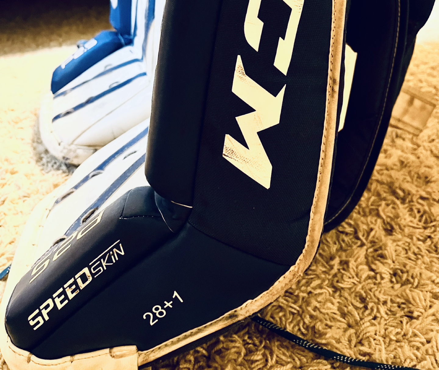CCM P25 Goalie Leg Pads - Size 28+1 - photo 3