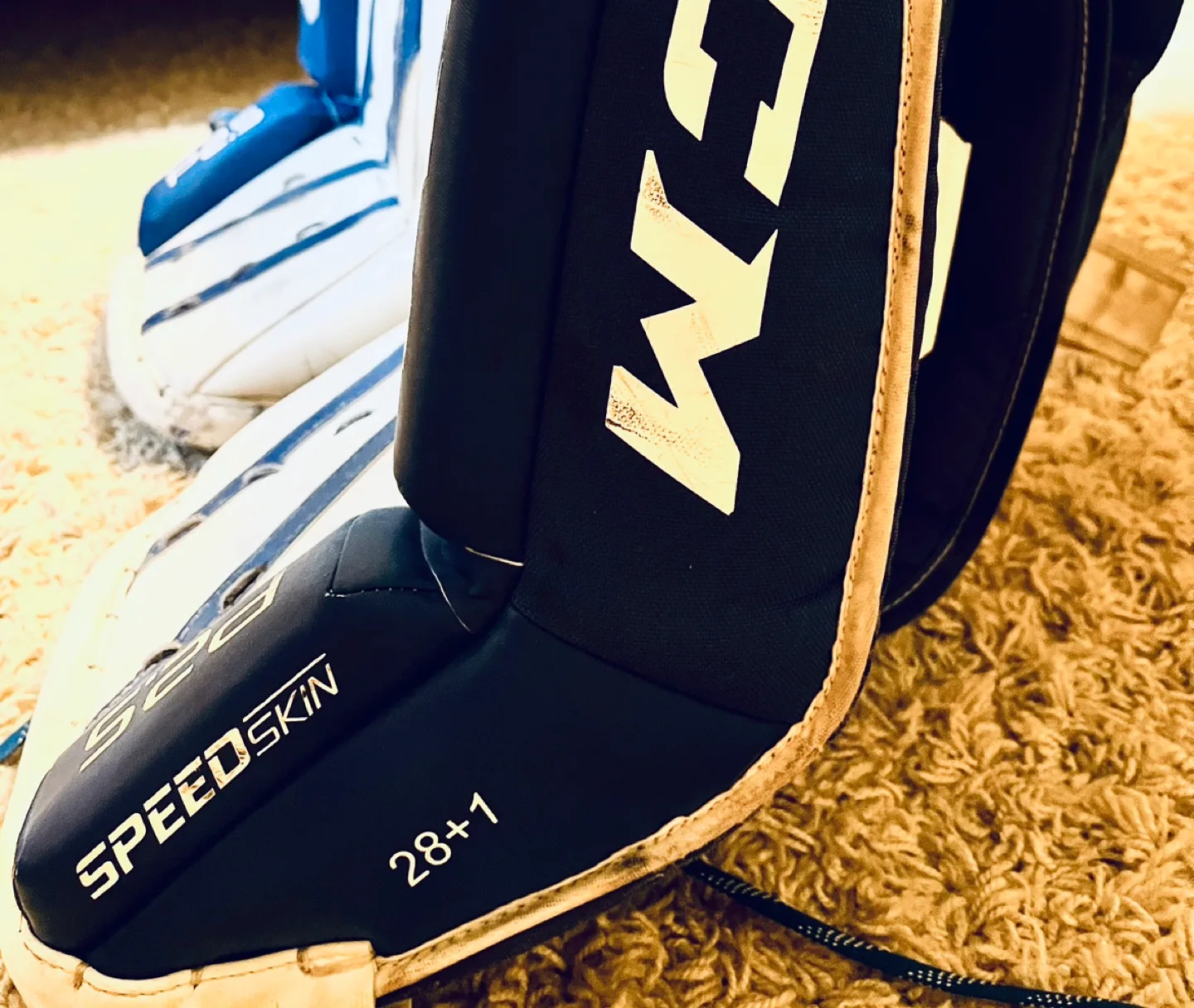 CCM P25 Goalie Leg Pads - Size 28+1 image indicator(3)