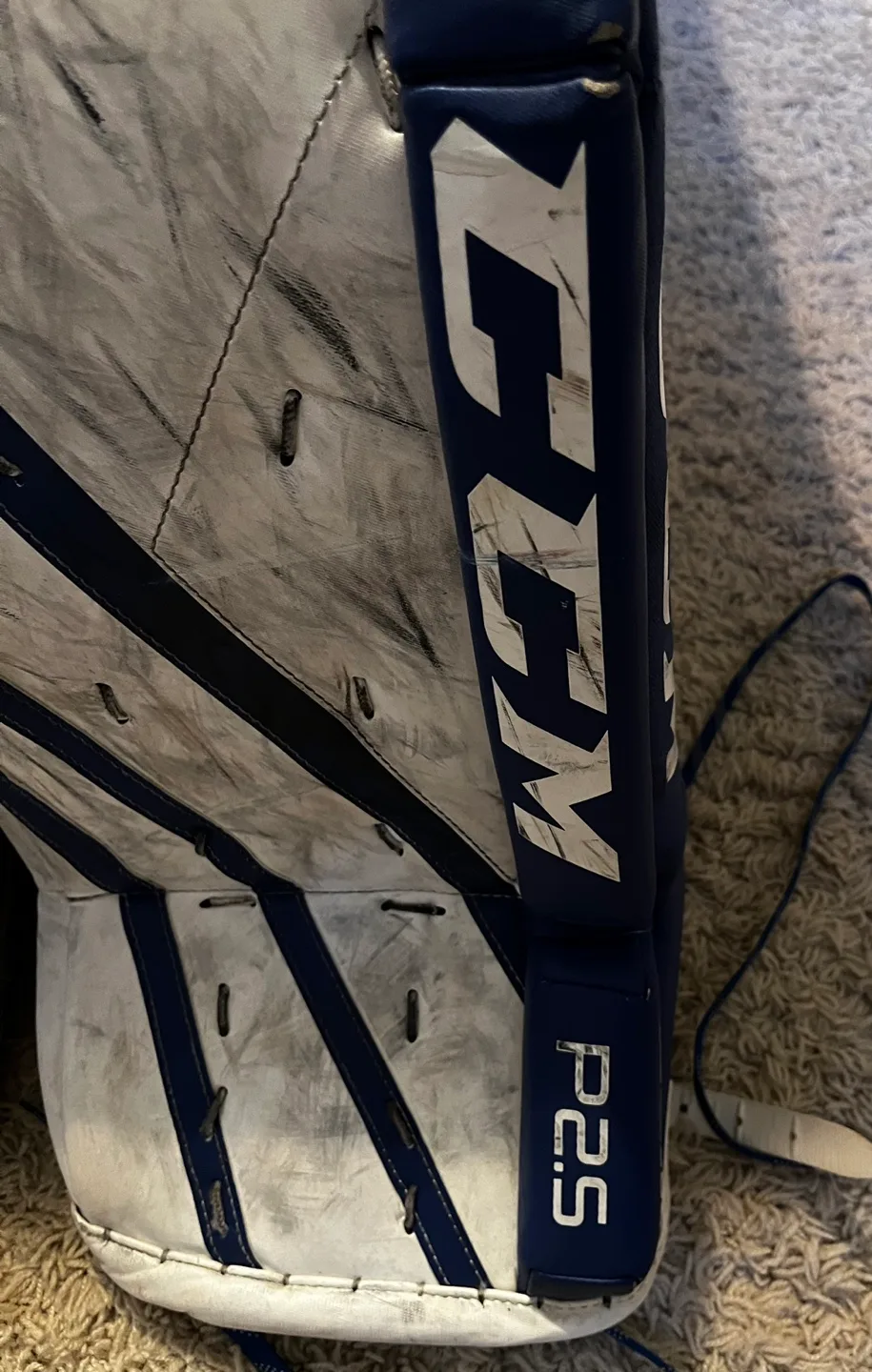 CCM P25 Goalie Leg Pads - Size 28+1 image indicator(2)