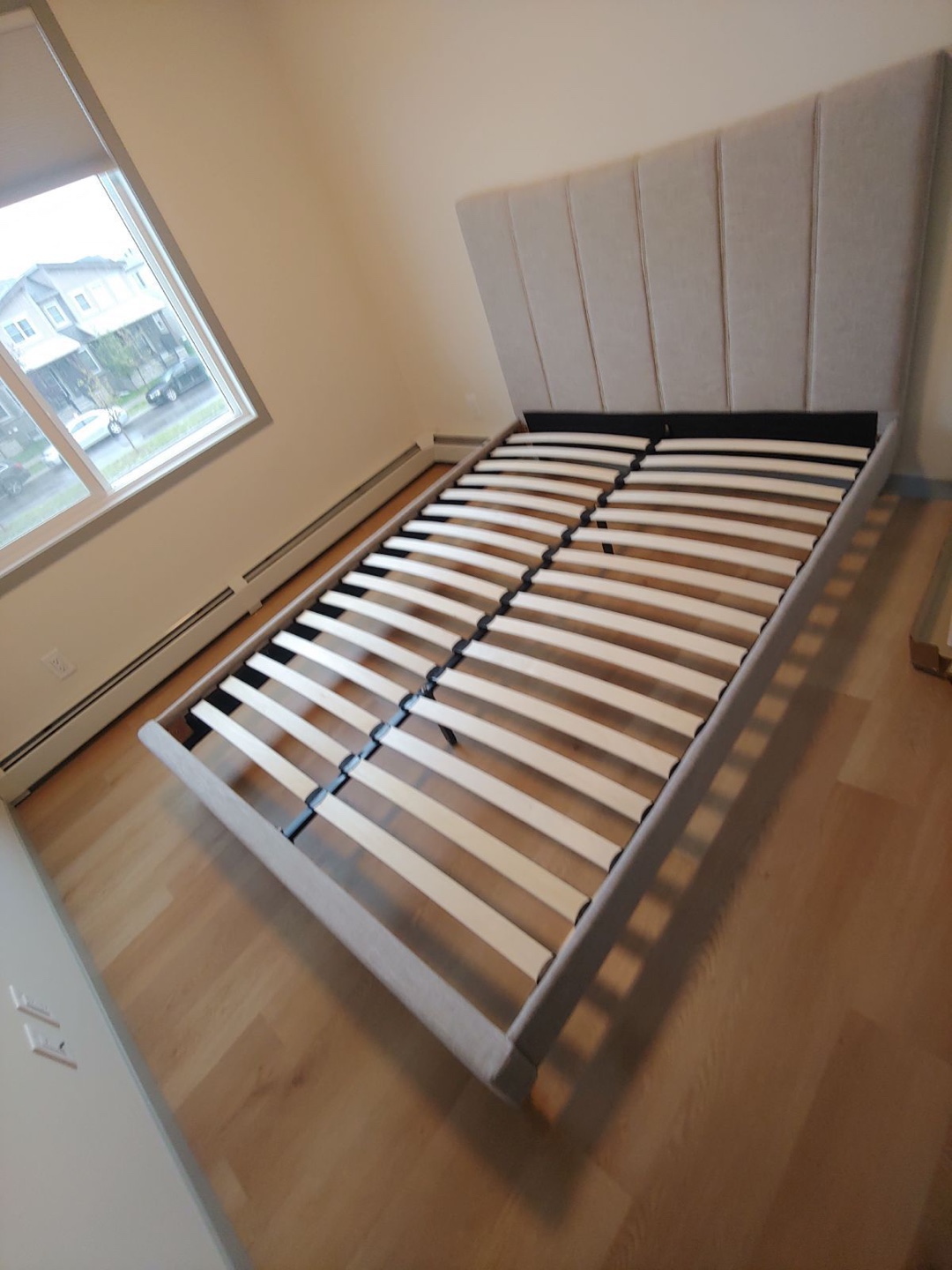 Queen Size Platform Bed Frame with Mattress