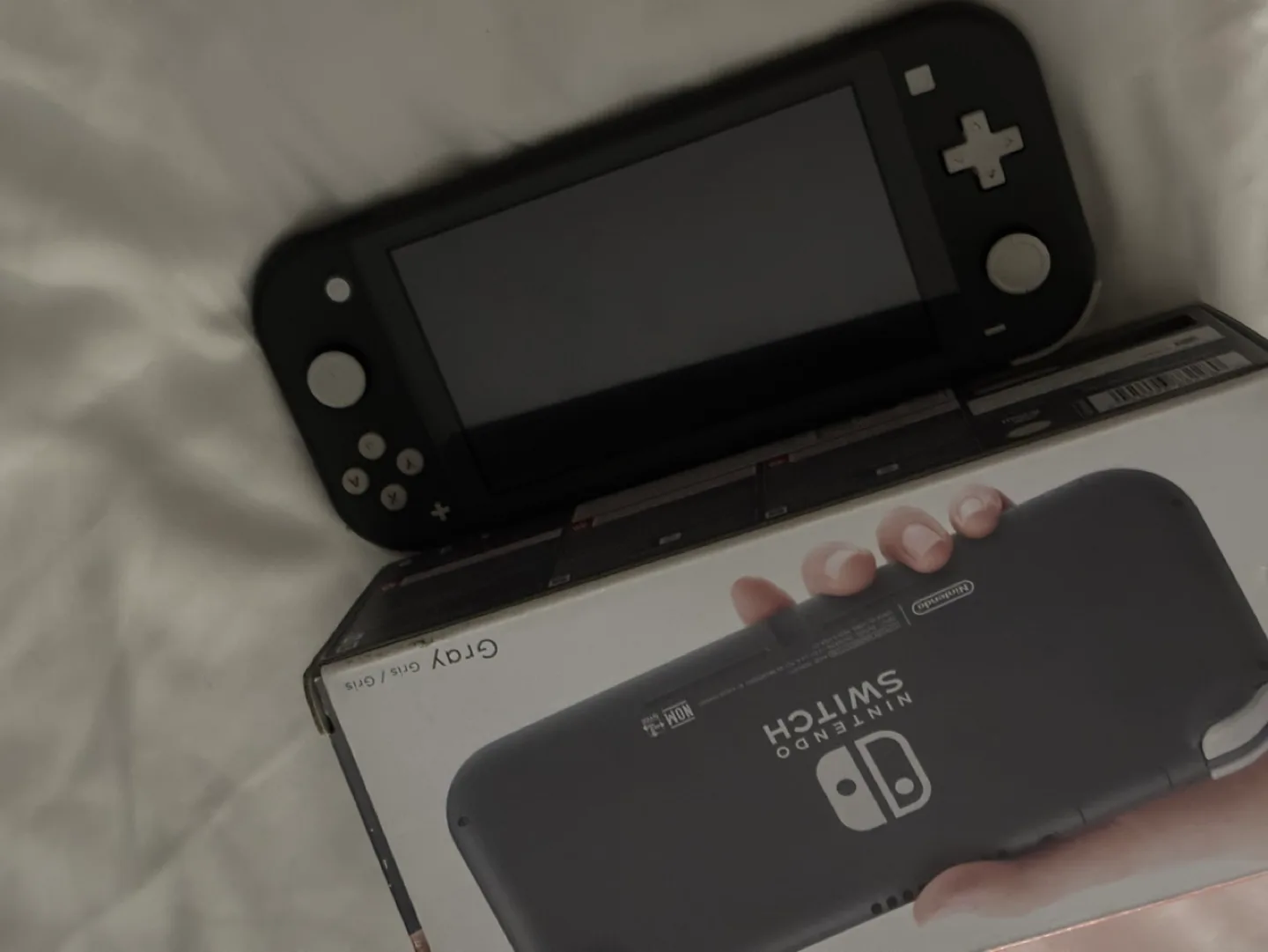 Nintendo Switch Lite - Grey (Buy or Trade for PS4) image indicator(3)