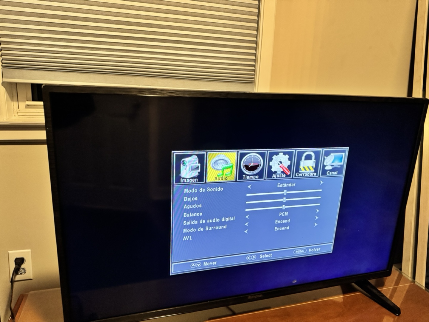 TV, NO smartTV