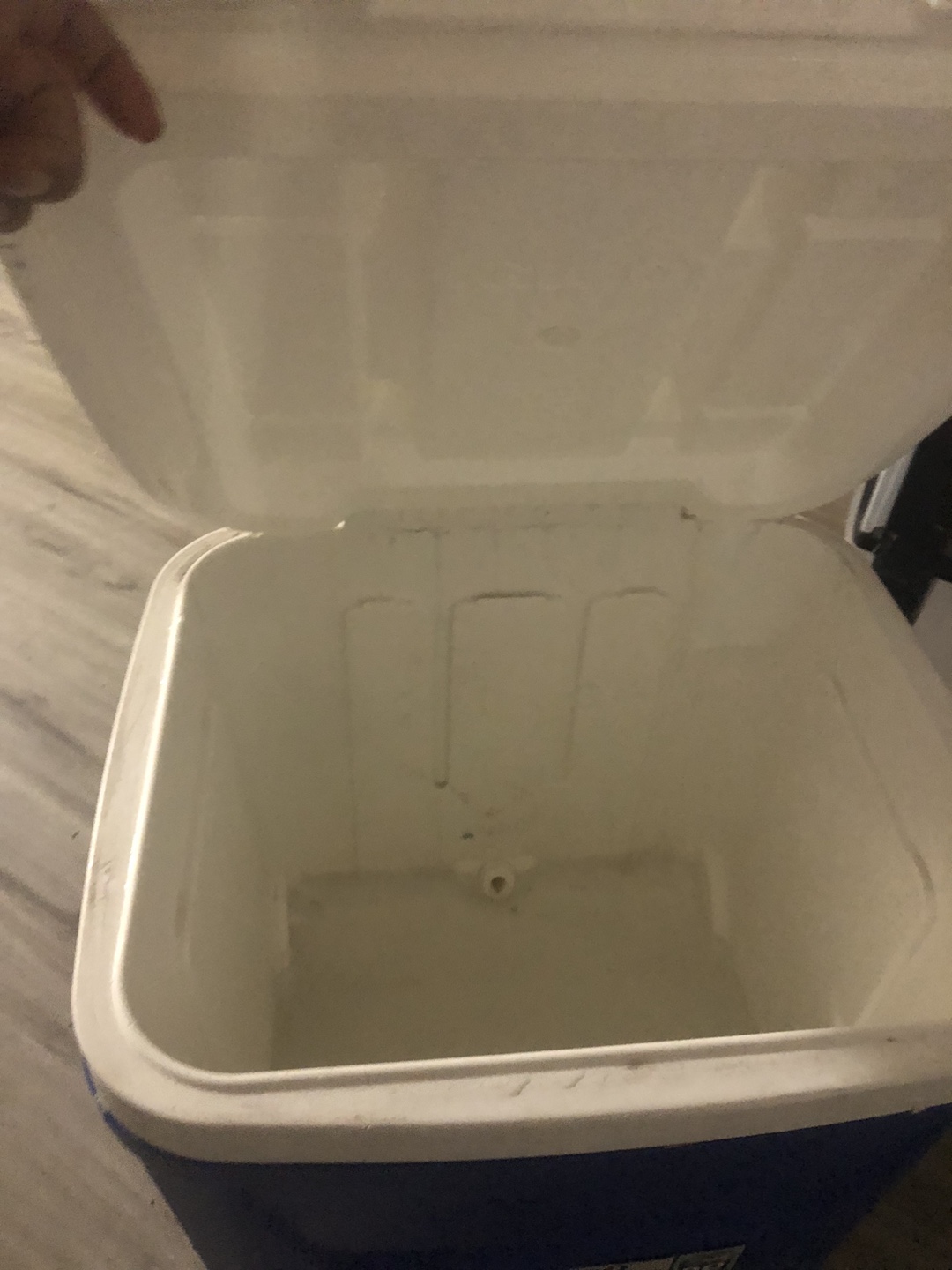 IGLOO 48 Qt. Rolling Cooler - photo 3
