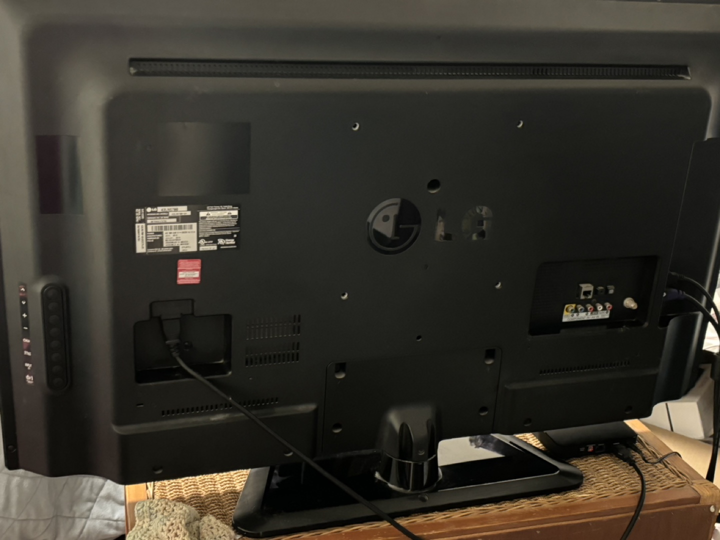 LG 42LN5700 42-inch LED HDTV - photo 3