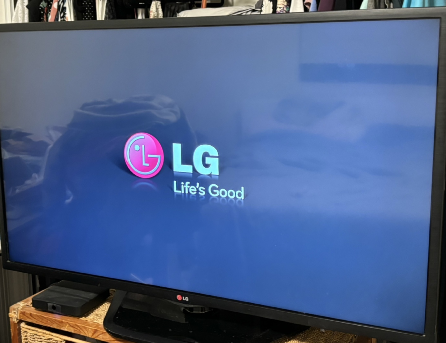 LG 42LN5700 42-inch LED HDTV