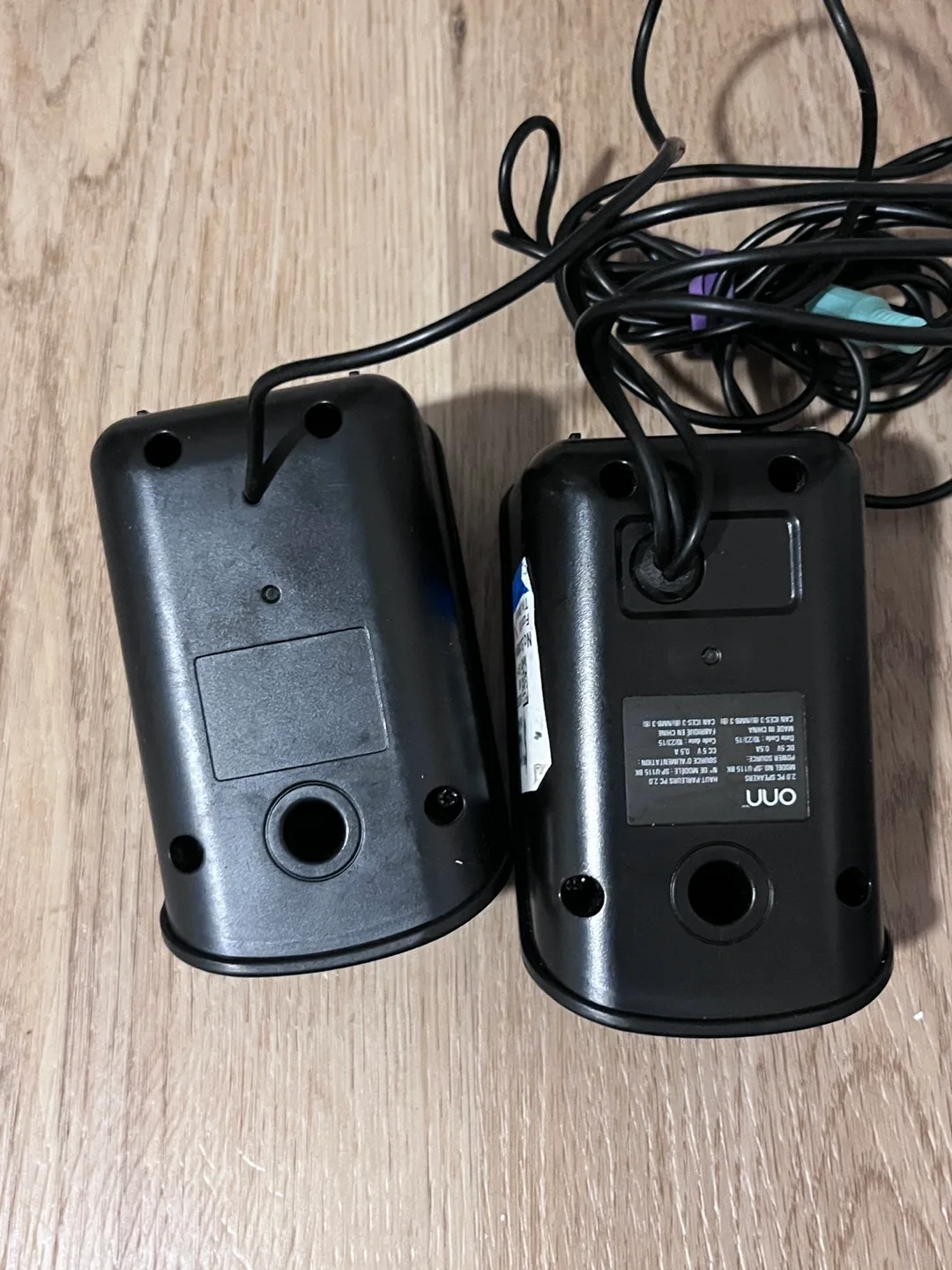 ONN 2.0 Multimedia Speakers image indicator(2)