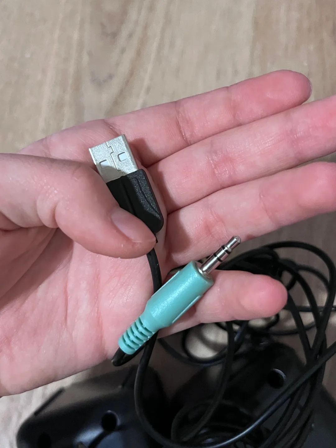 ONN 2.0 Multimedia Speakers image indicator(3)