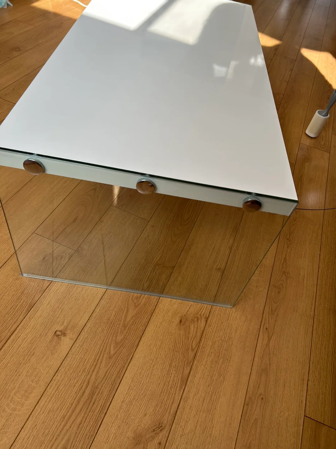 Modern White Coffee Table with Glass Base image indicator(4)