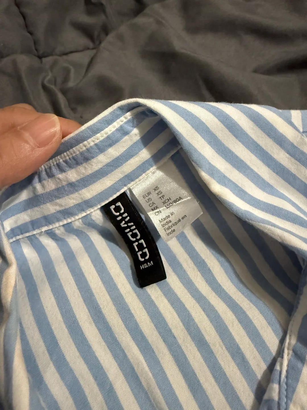 H&M Men's Blue and White Striped Short Sleeve Button Down Shirt image indicator(2)