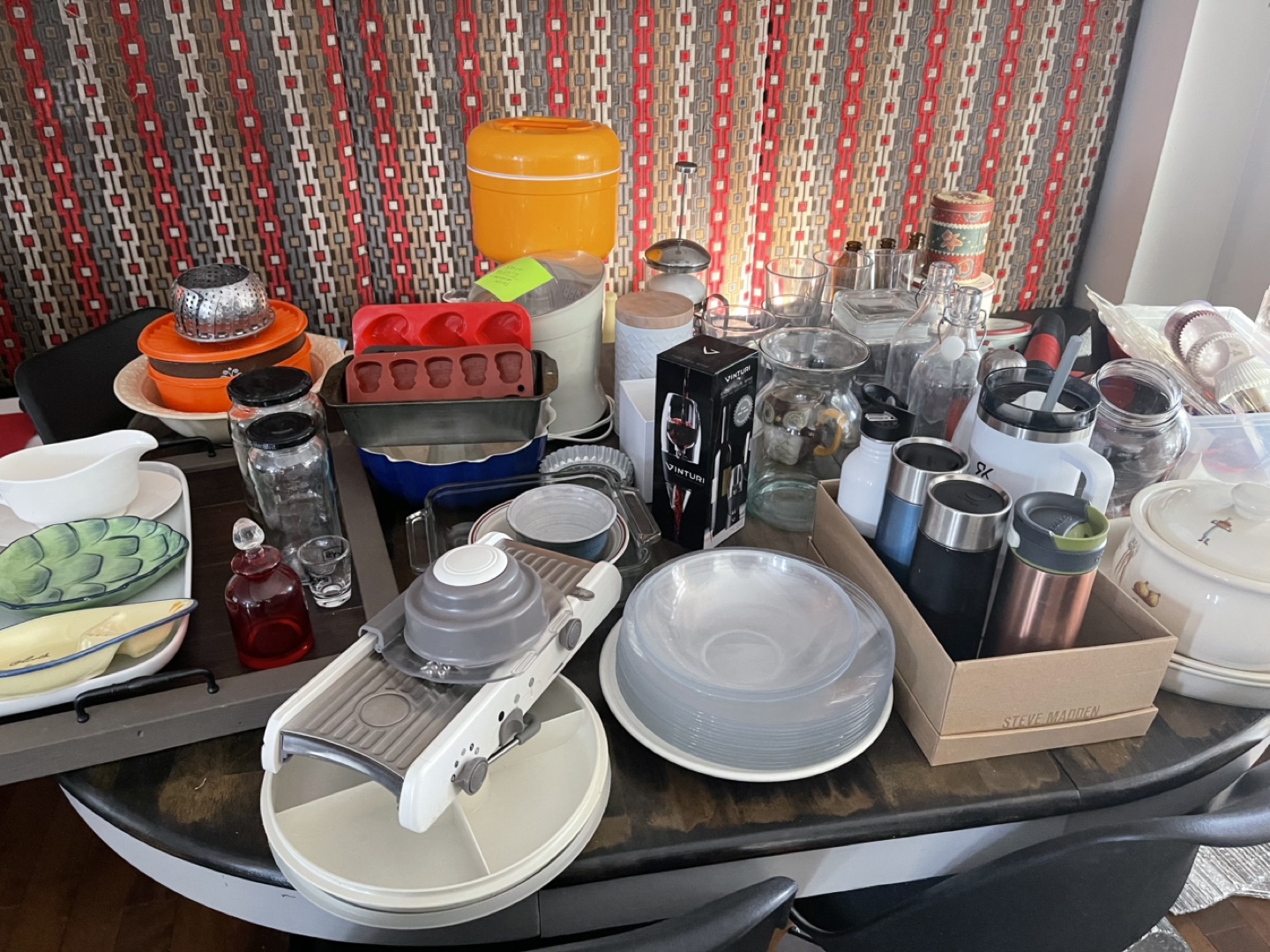 Kitchen and Dining Lot - Assorted Items