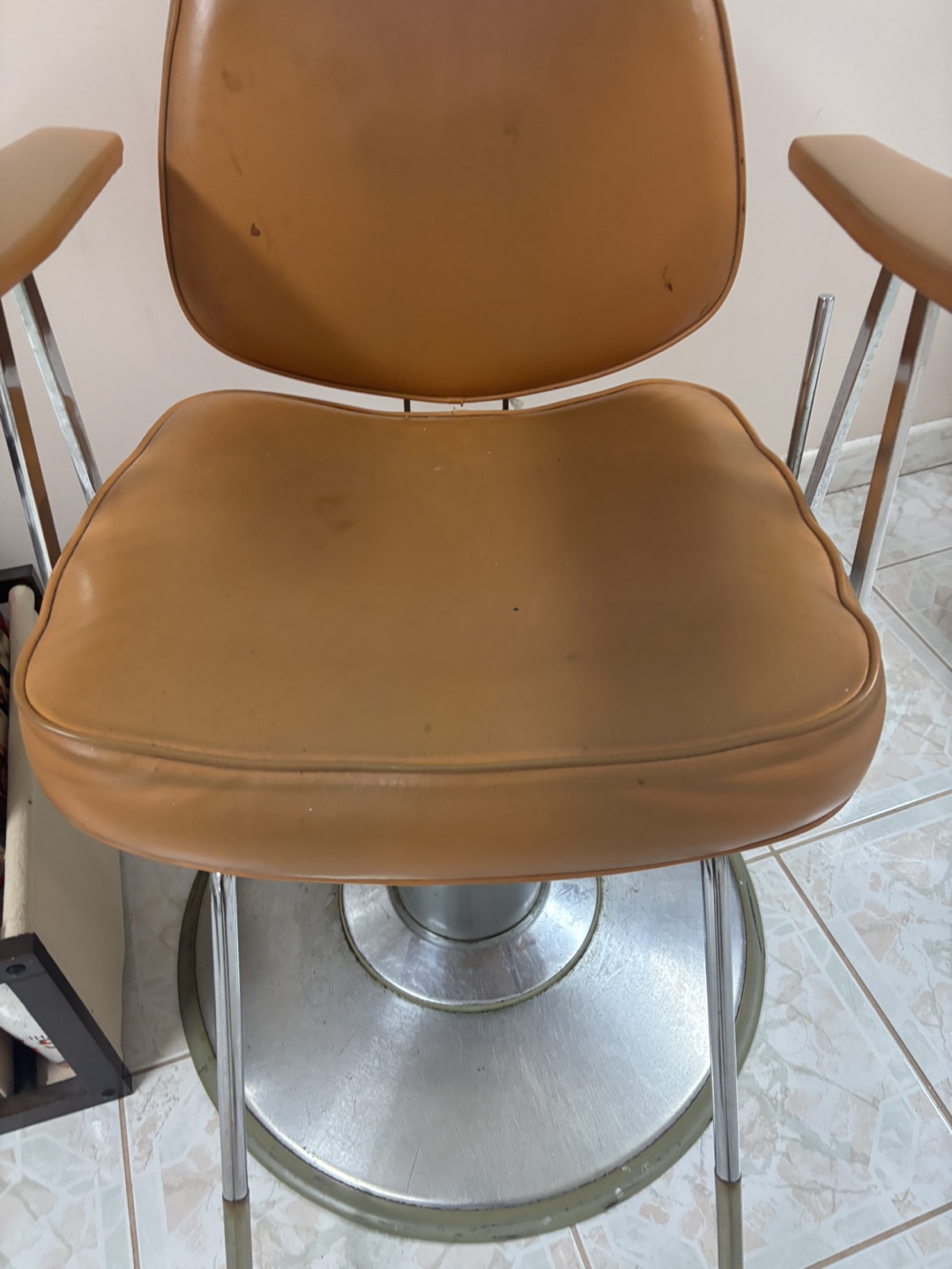 Vintage Barber Chair - photo 2