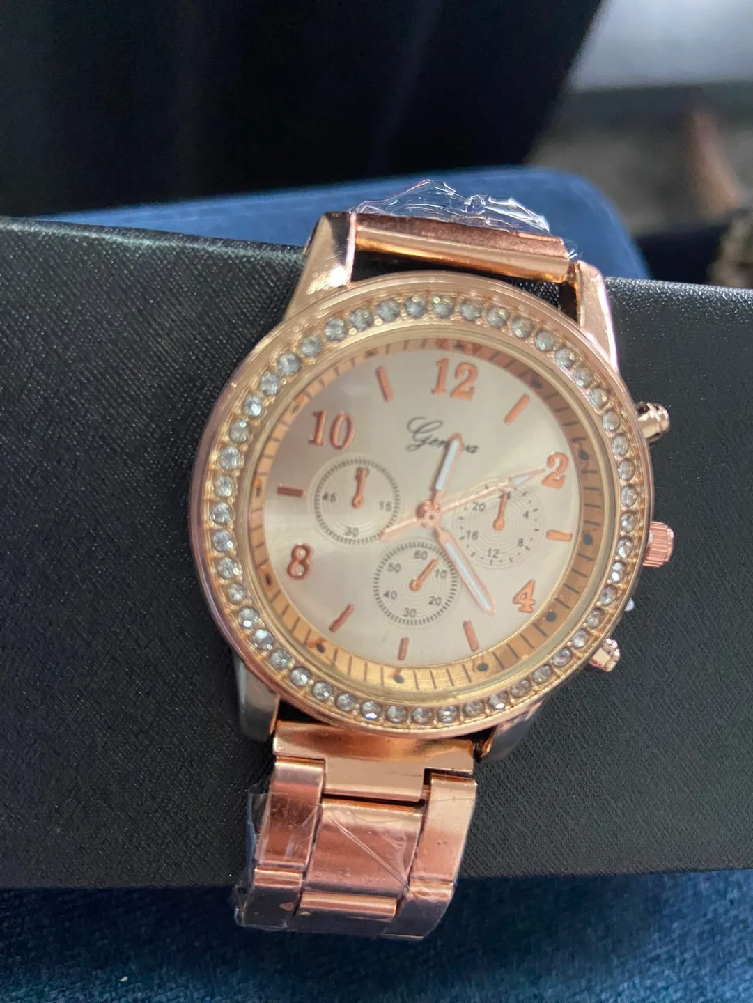 Rose Gold Watch and Bracelet Set image indicator(10)