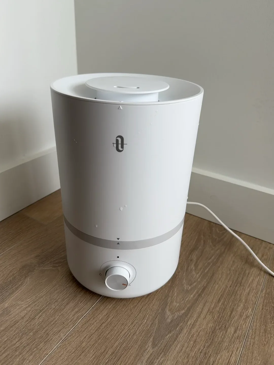 White Ultrasonic Cool Mist Humidifier thumbnail