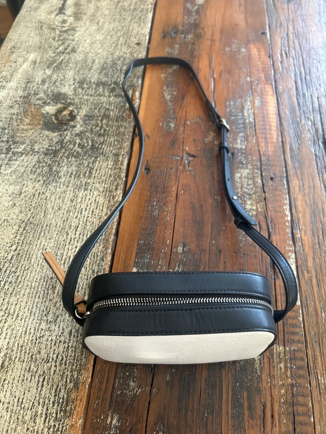 Cute Black and White Crossbody Bag-Gap image indicator(2)