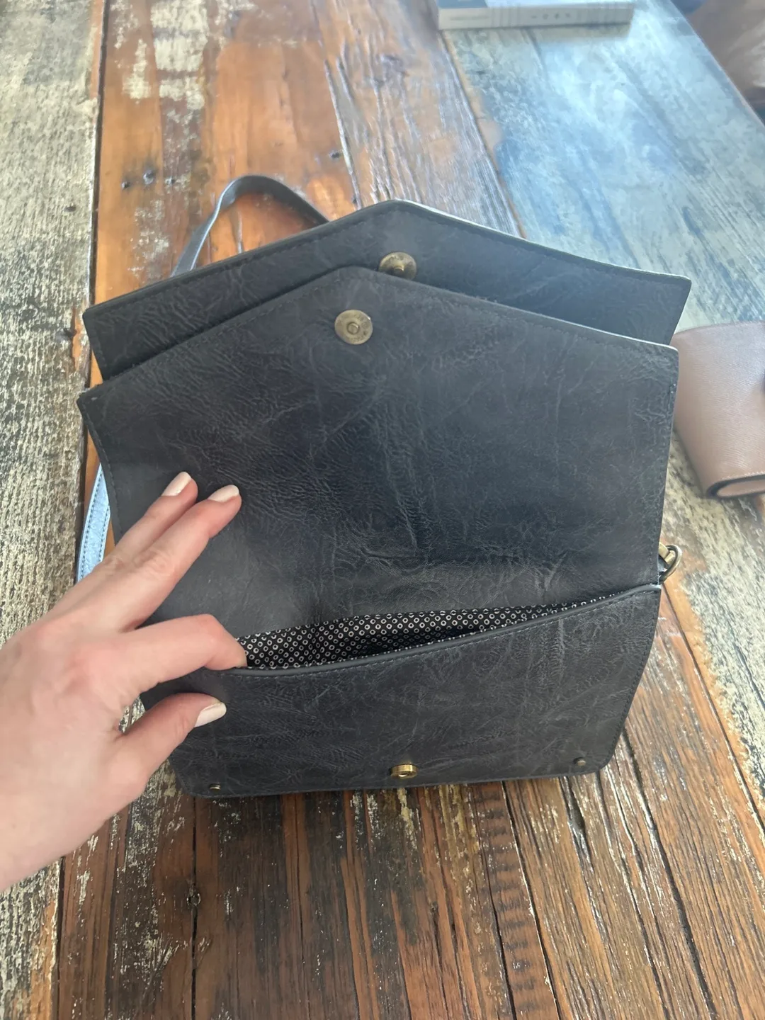Grey Crossbody Bag image indicator(3)