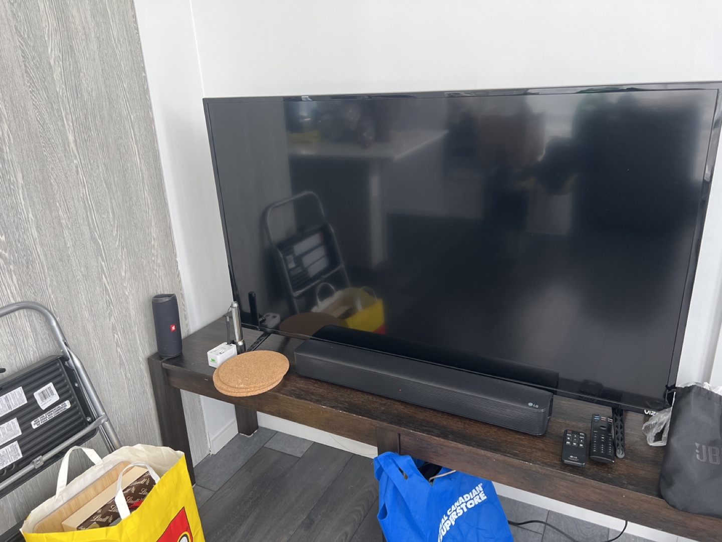 VIZIO 50 Inch Smart TV with LG Soundbar - photo 2
