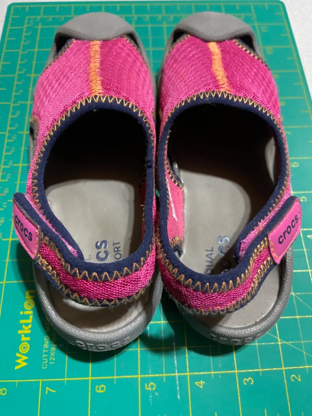 Crocs Kids' Size 13 Pink Sandals image indicator(2)