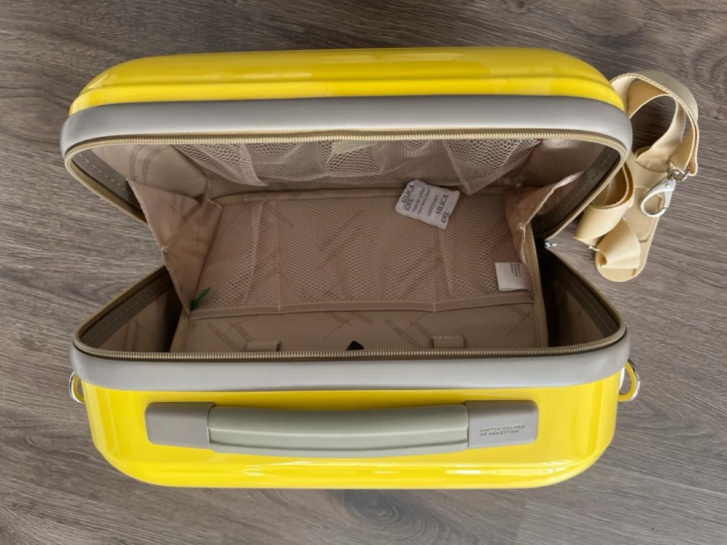 United Colors of Benetton Yellow Carry-on Suitcase image indicator(8)