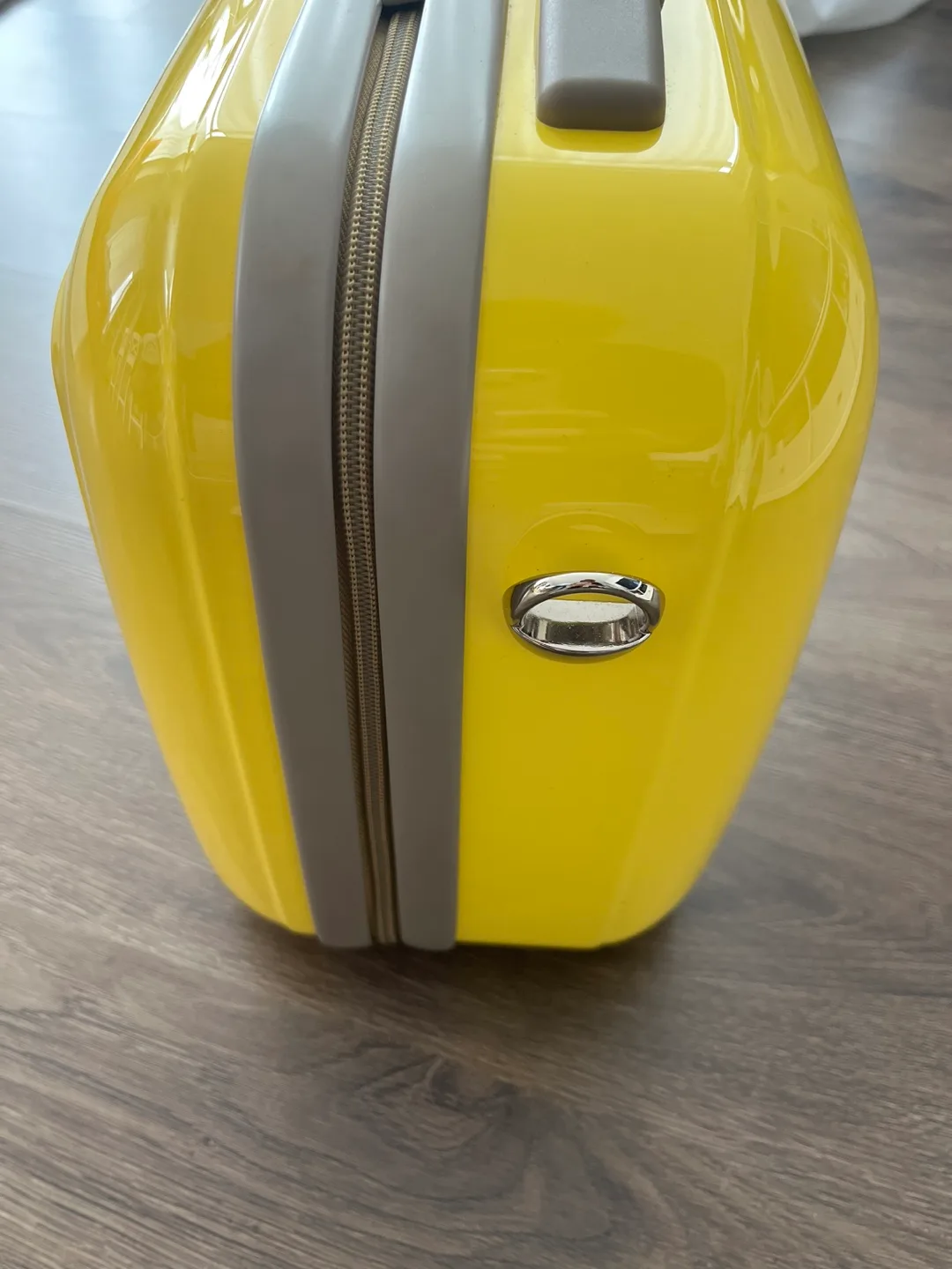 United Colors of Benetton Yellow Carry-on Suitcase image indicator(6)