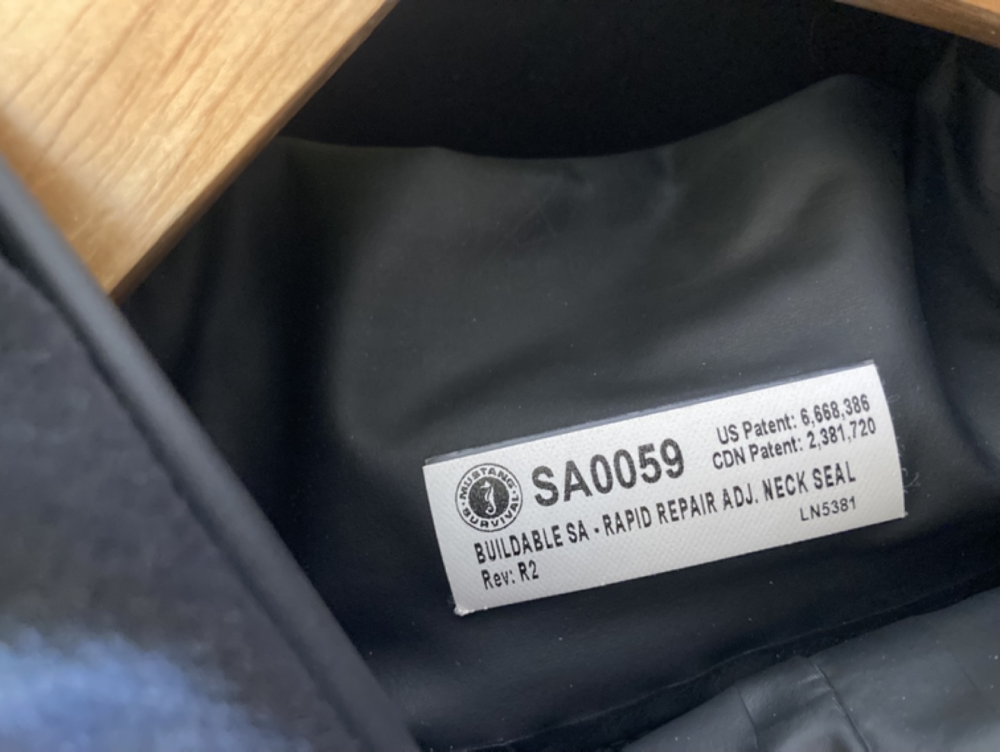 Mustang Survival dry top - photo 5
