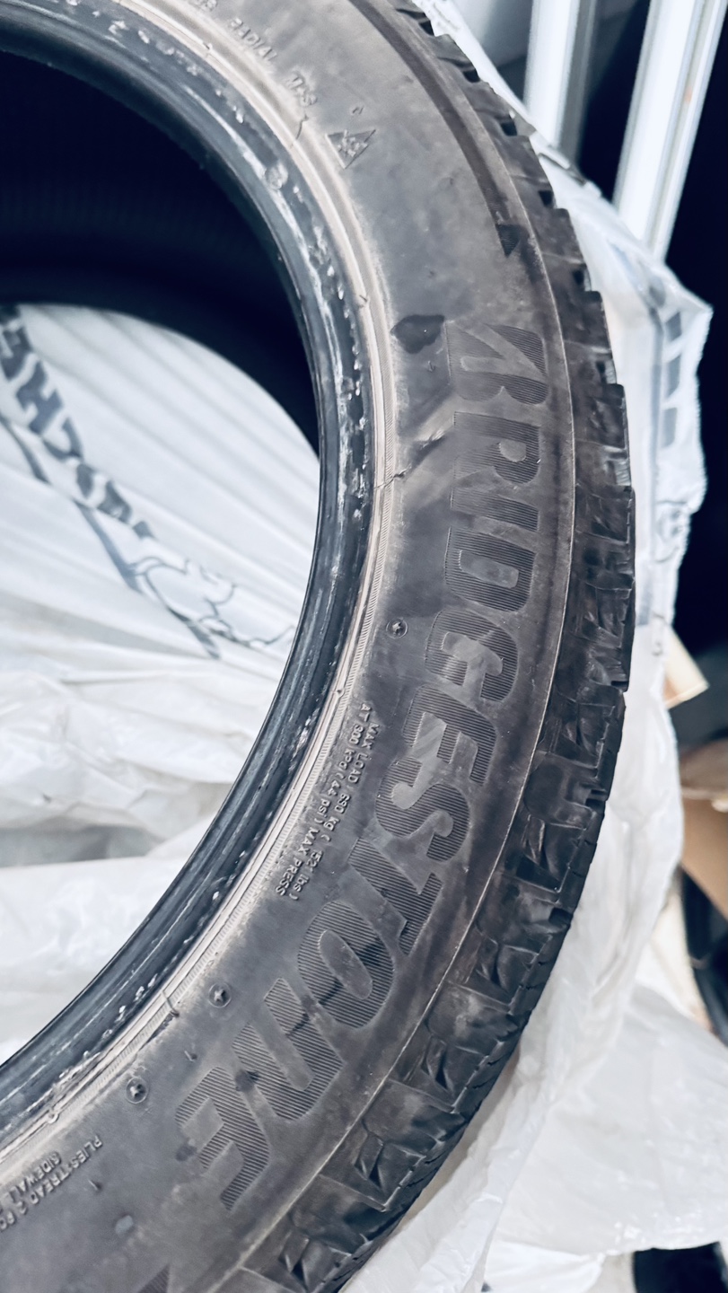225/50R18  Bridgestone Blizzak WS90 Winter Tires - Used - photo 2