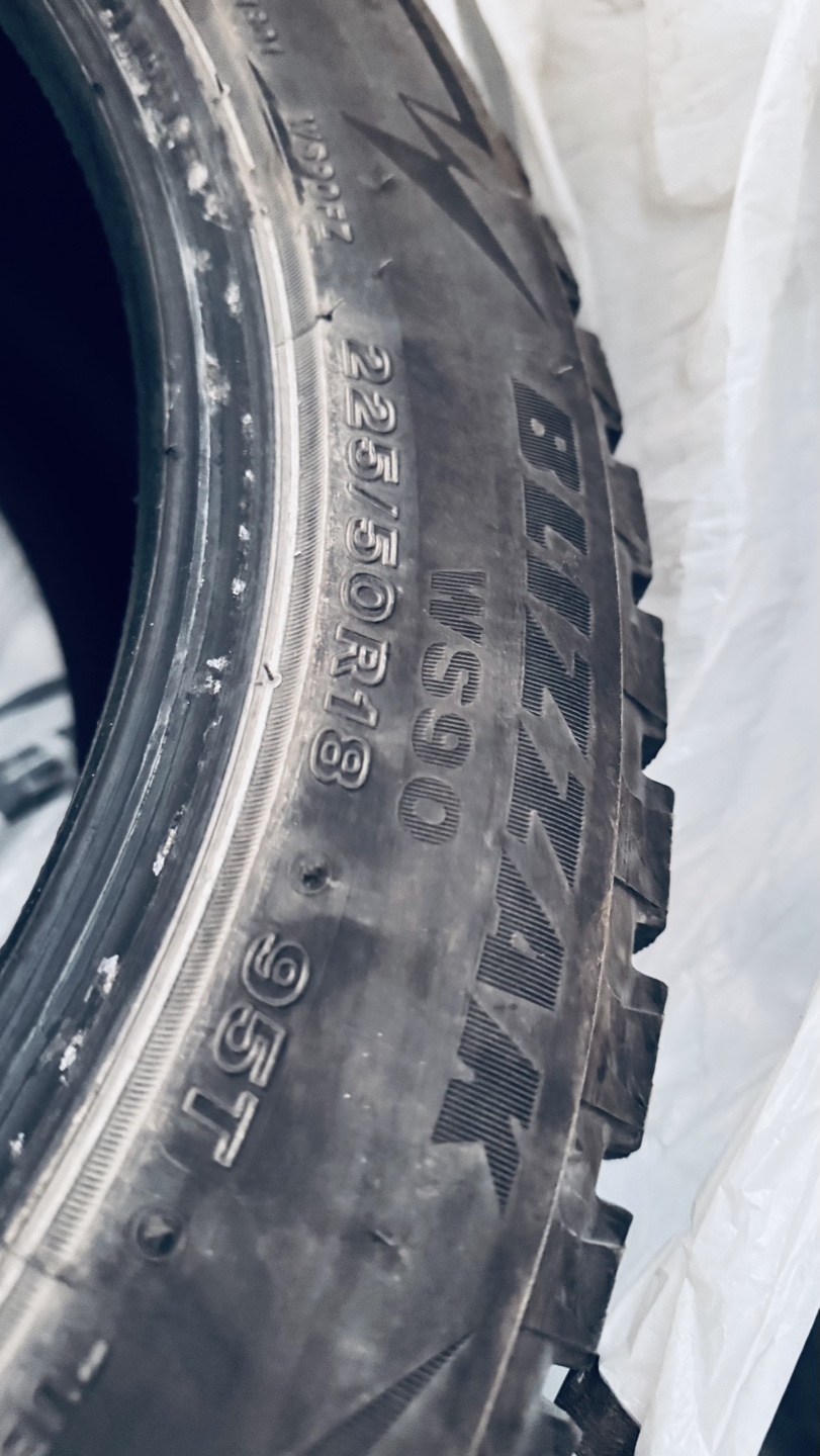 225/50R18  Bridgestone Blizzak WS90 Winter Tires - Used