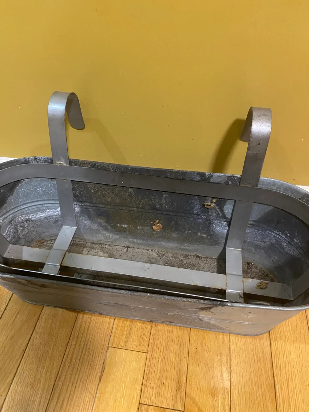 Metal Hanging Planter image indicator(2)