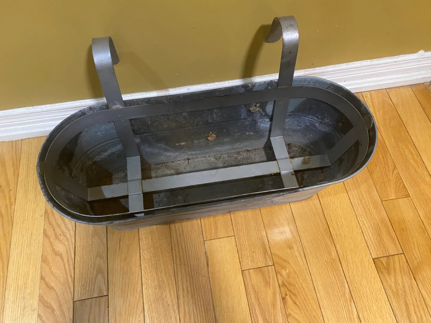 Metal Hanging Planter image indicator(3)