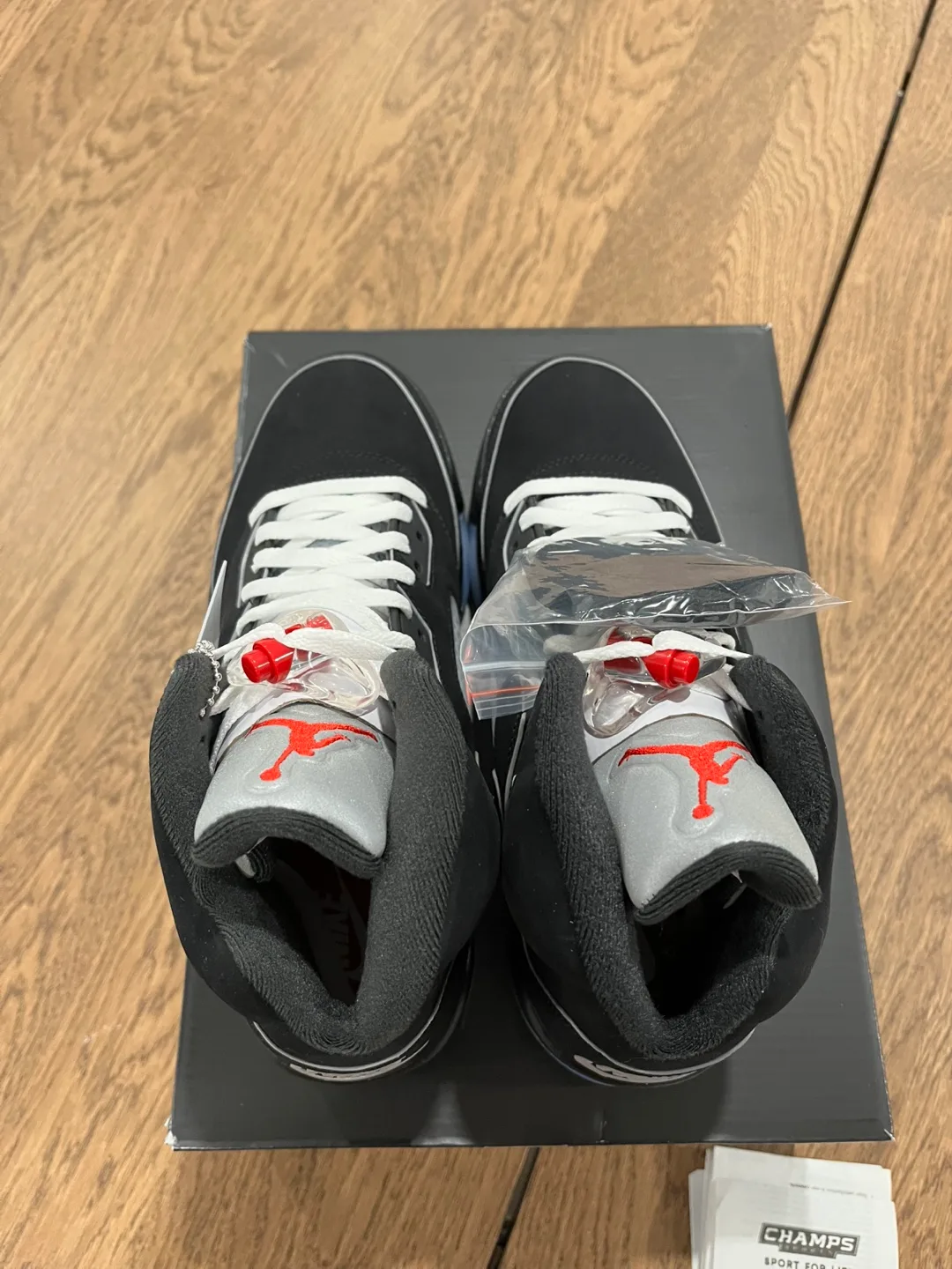 Jordan 5 Metallic Size 8.5 image indicator(6)