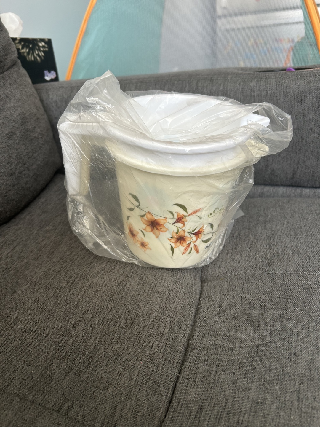 Two Plastic Bathroom Cups - photo 3