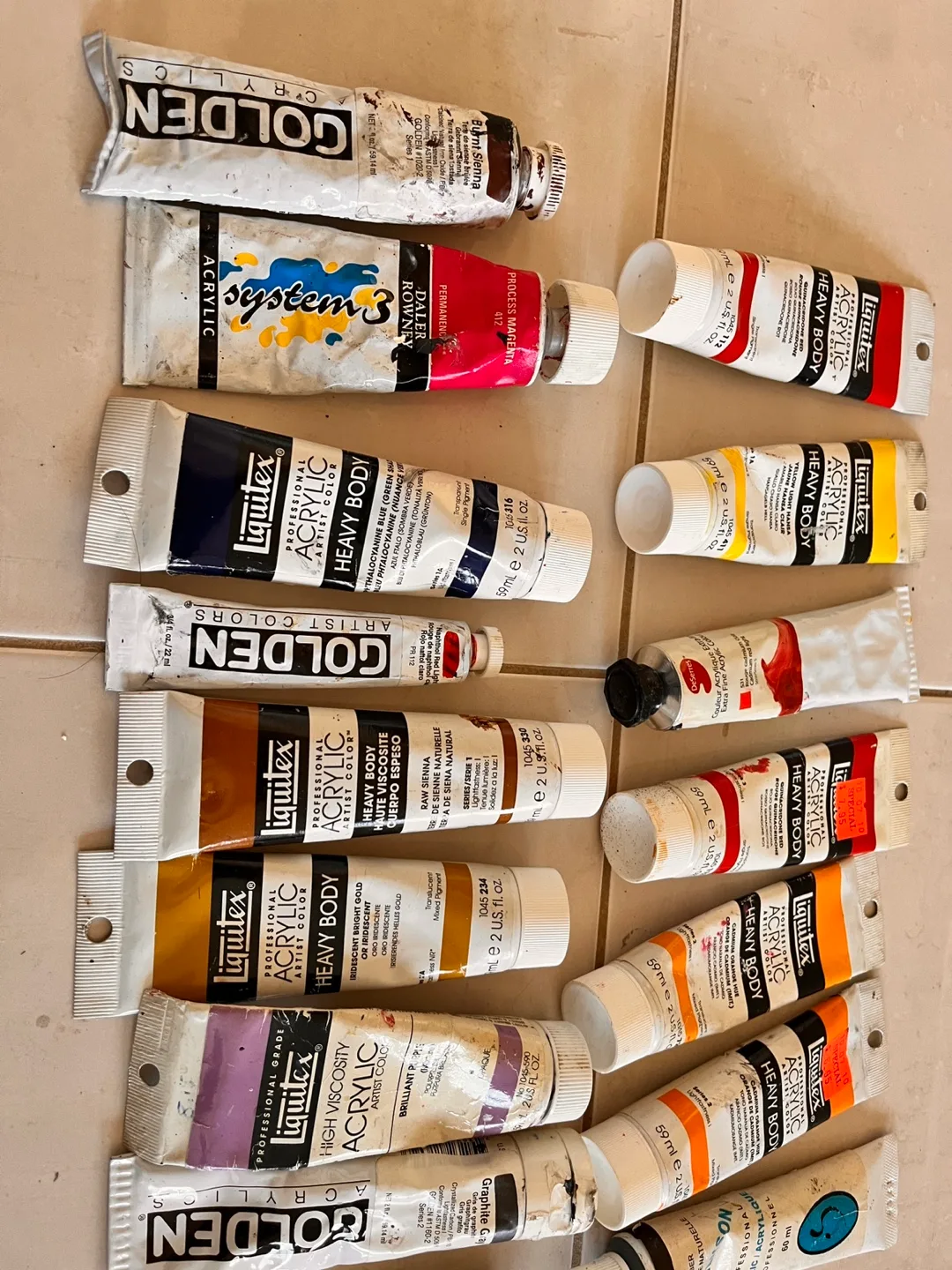 17 tubes of high quality Acrylic Paints image indicator(3)