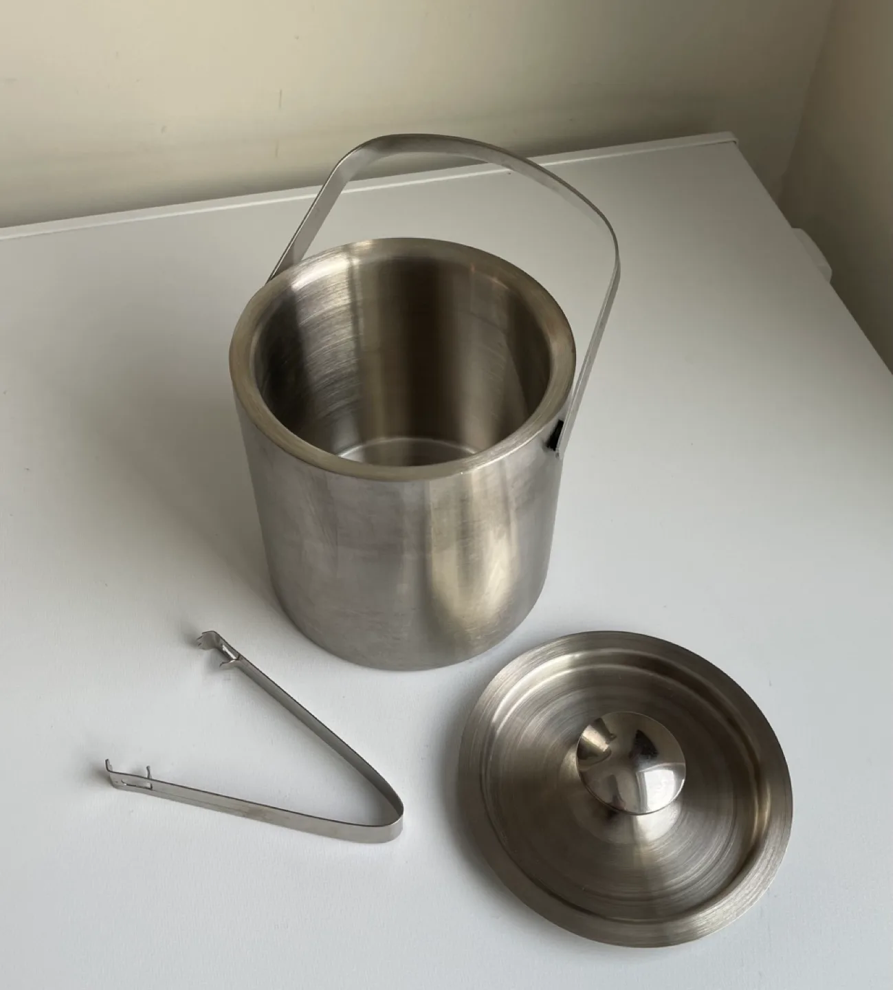 Double walled Stainless Steel Ice Bucket with Tongs and Lid image indicator(2)