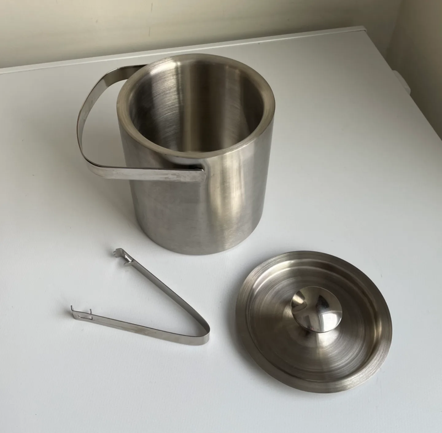 Double walled Stainless Steel Ice Bucket with Tongs and Lid image indicator(4)