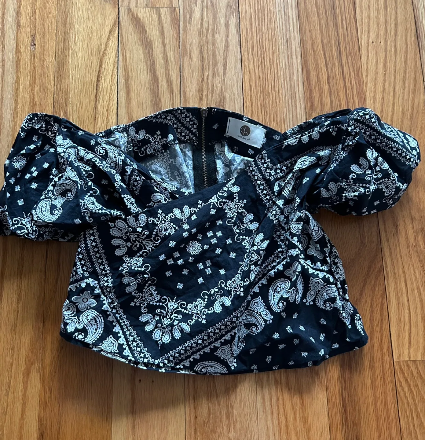 One Bala Black and White Bandana Print Puff Sleeve Crop Top image indicator(2)