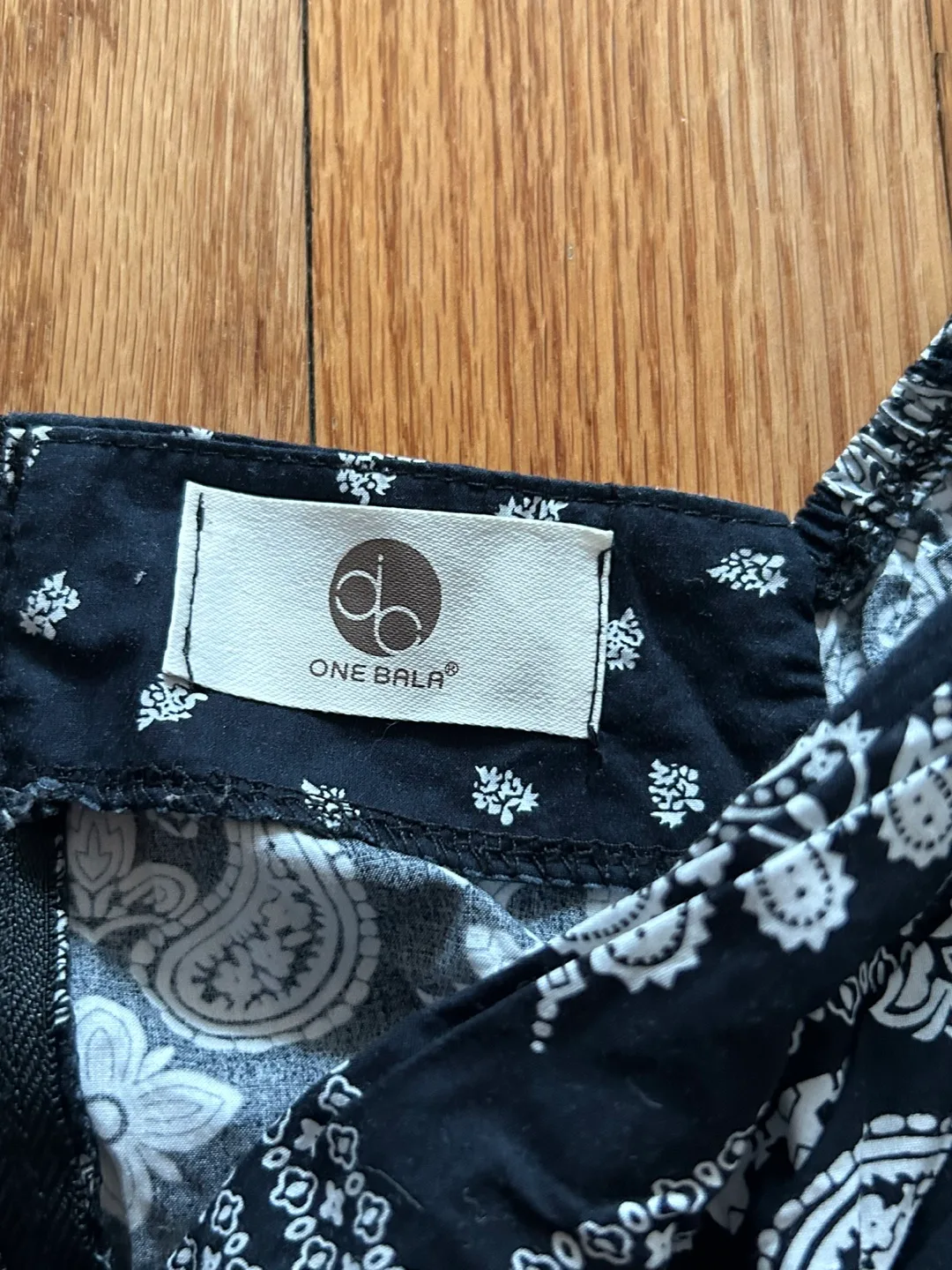 One Bala Black and White Bandana Print Puff Sleeve Crop Top image indicator(3)