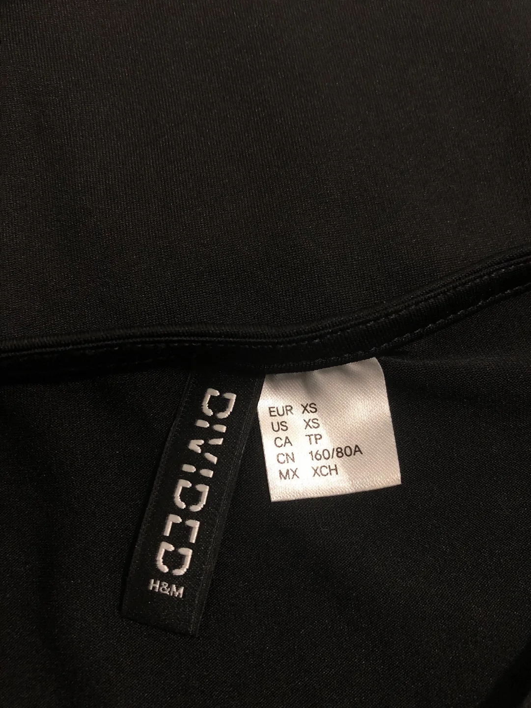 🥕 H&M Women's Sequin-embellished sleeveless top, size XS image indicator(2)