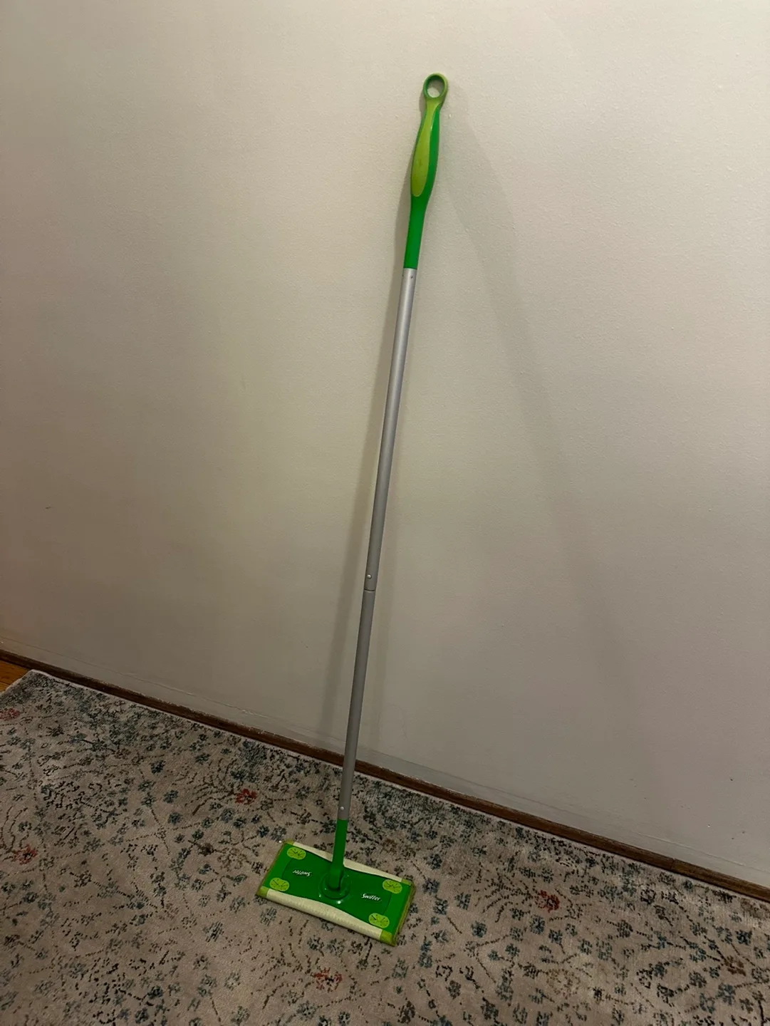Swiffer Sweeper Floor Cleaning Tool image indicator(2)