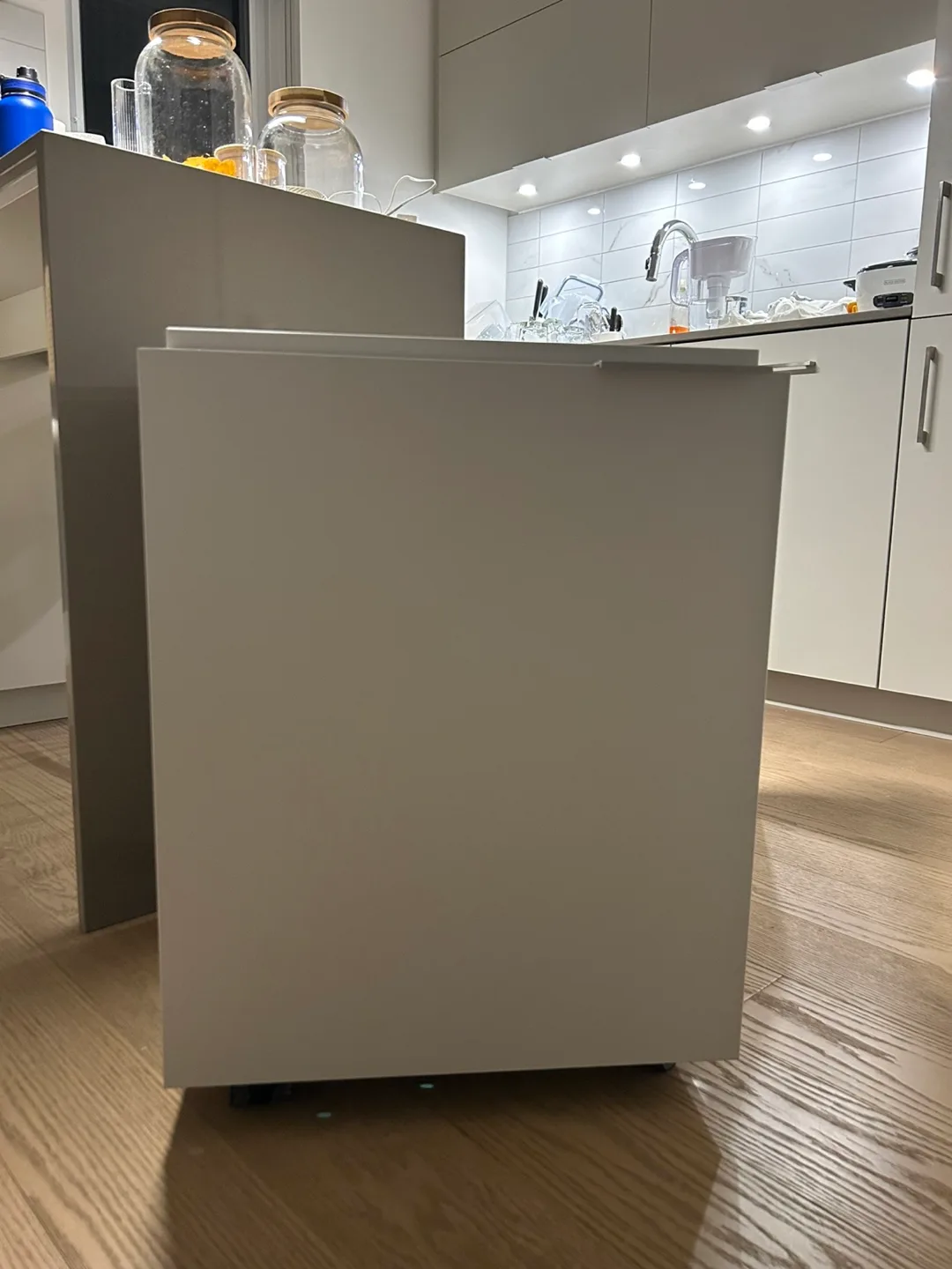 Mobile Storage Cabinet image indicator(2)