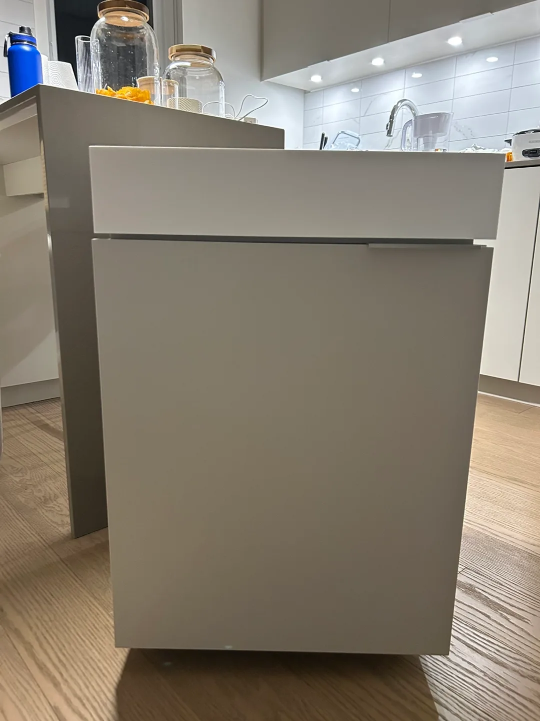 Mobile Storage Cabinet image indicator(3)