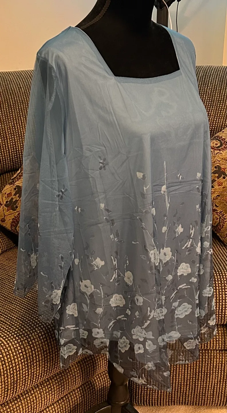 ✨✨Women's XXL Floral Blouse - Sheer Overlay image indicator(3)
