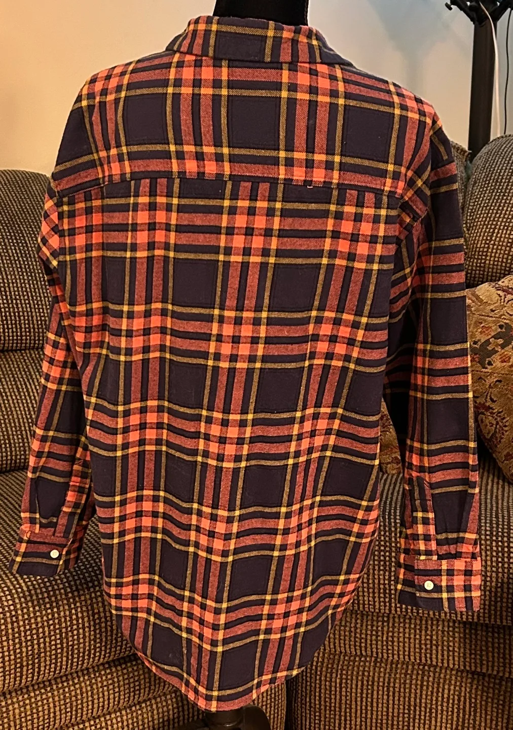 ✨✨Old Navy Boyfriend Shirt, Size Large, Plaid image indicator(4)