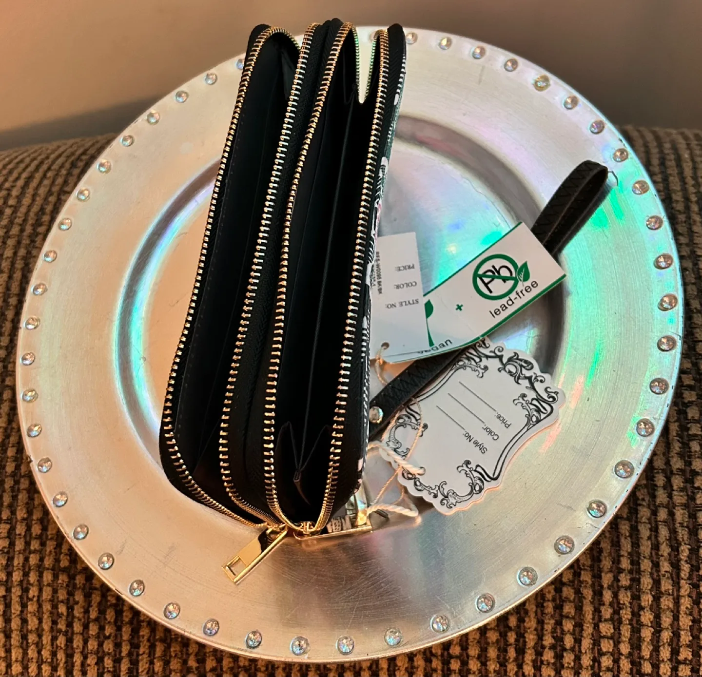 ✨✨Vegan Leather Double Zipper Wallet image indicator(5)