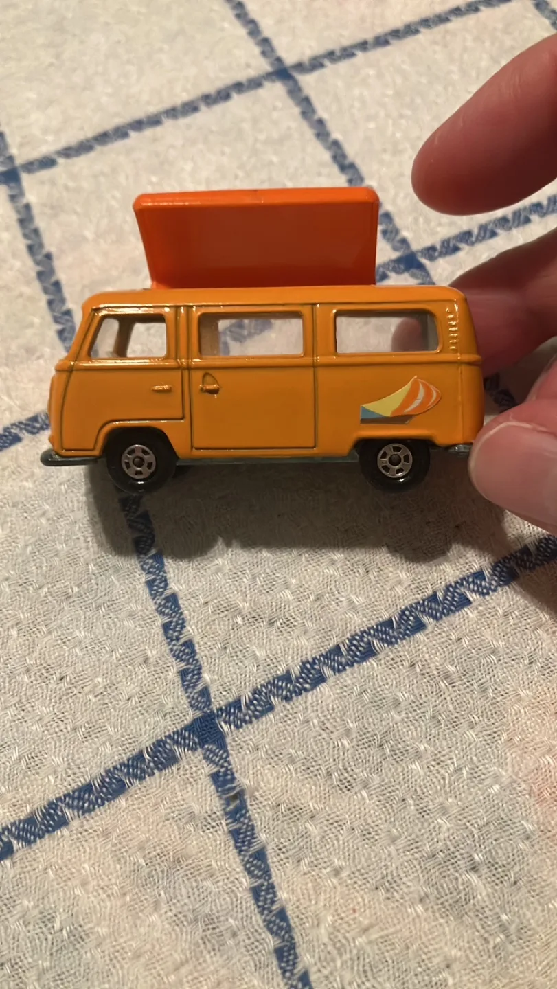 Vintage Matchbox 1970 Volkswagen Camper image indicator(4)