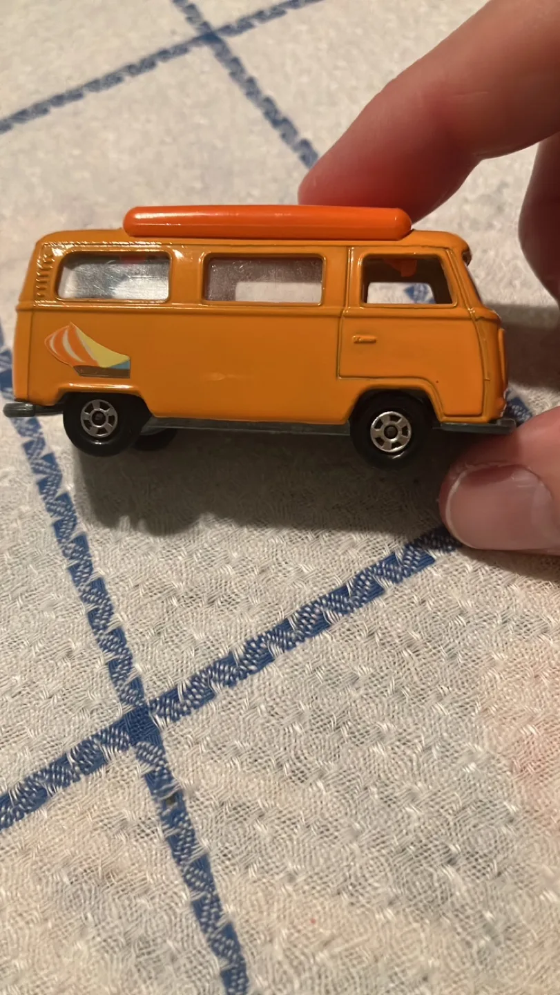 Vintage Matchbox 1970 Volkswagen Camper image indicator(3)
