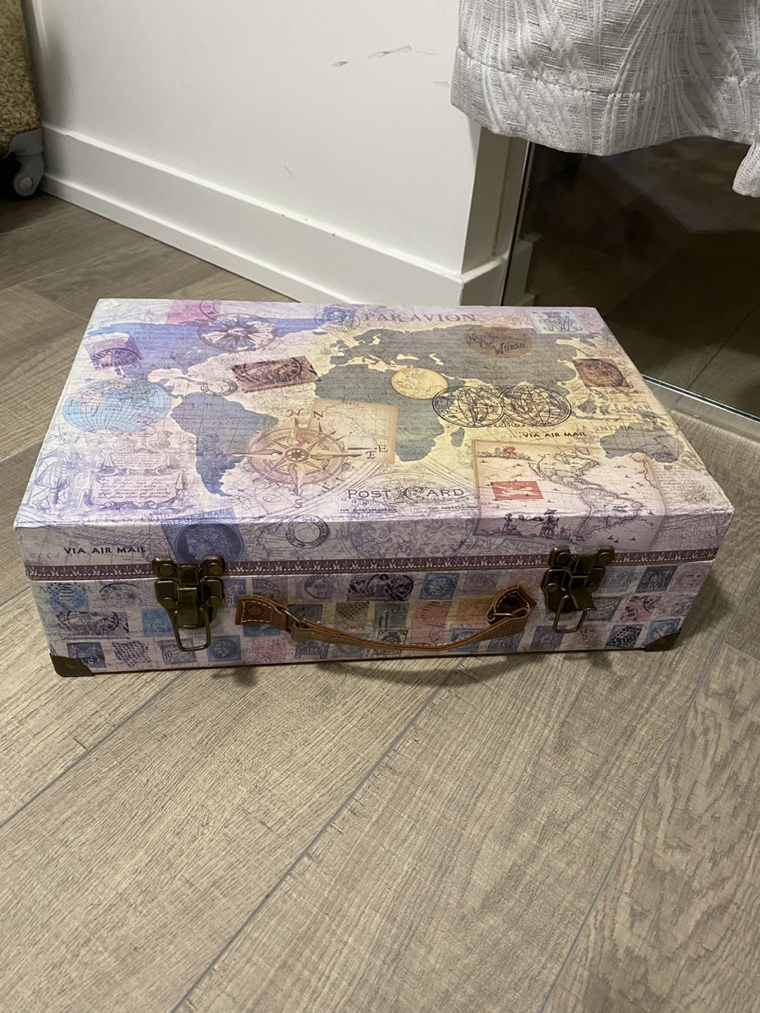 Vintage-Style Suitcase Decor Box with Travel Journals - photo 2